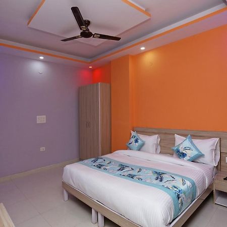 فندق Oyo Rose Residency Near Dwarka Sector 9 Metro Station نيودلهي المظهر الخارجي الصورة