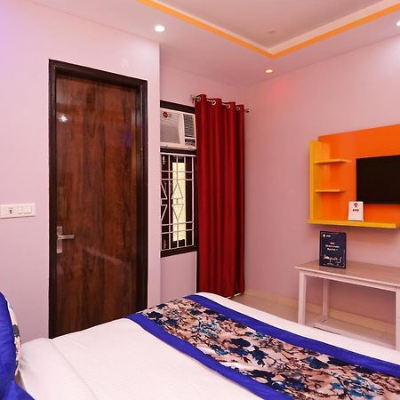 فندق Oyo Rose Residency Near Dwarka Sector 9 Metro Station نيودلهي المظهر الخارجي الصورة