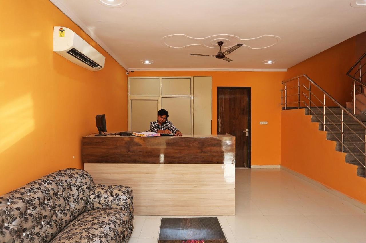 فندق Oyo Rose Residency Near Dwarka Sector 9 Metro Station نيودلهي المظهر الخارجي الصورة
